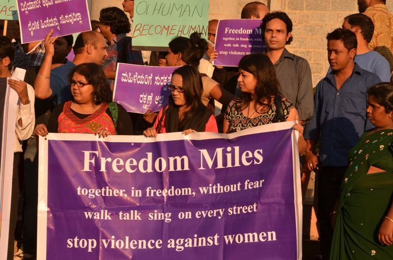 Members of Praja Rajakiya Vedike (PRV), Students Islamic Organisation (SIO), Karnataka Sexual Minorities Forum (KSMF), Eastern Fare Music Foundation (EFMF) and different other organisations of Bangalore protesting outside Bangalore Town Hall on December 30, 2012, demanding justice for the 23-year-old student who died on 29 December. (Photo - Jim Ankan)