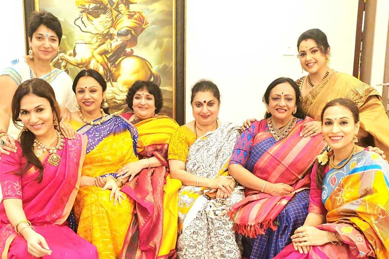Meena With Rajinikanth Family