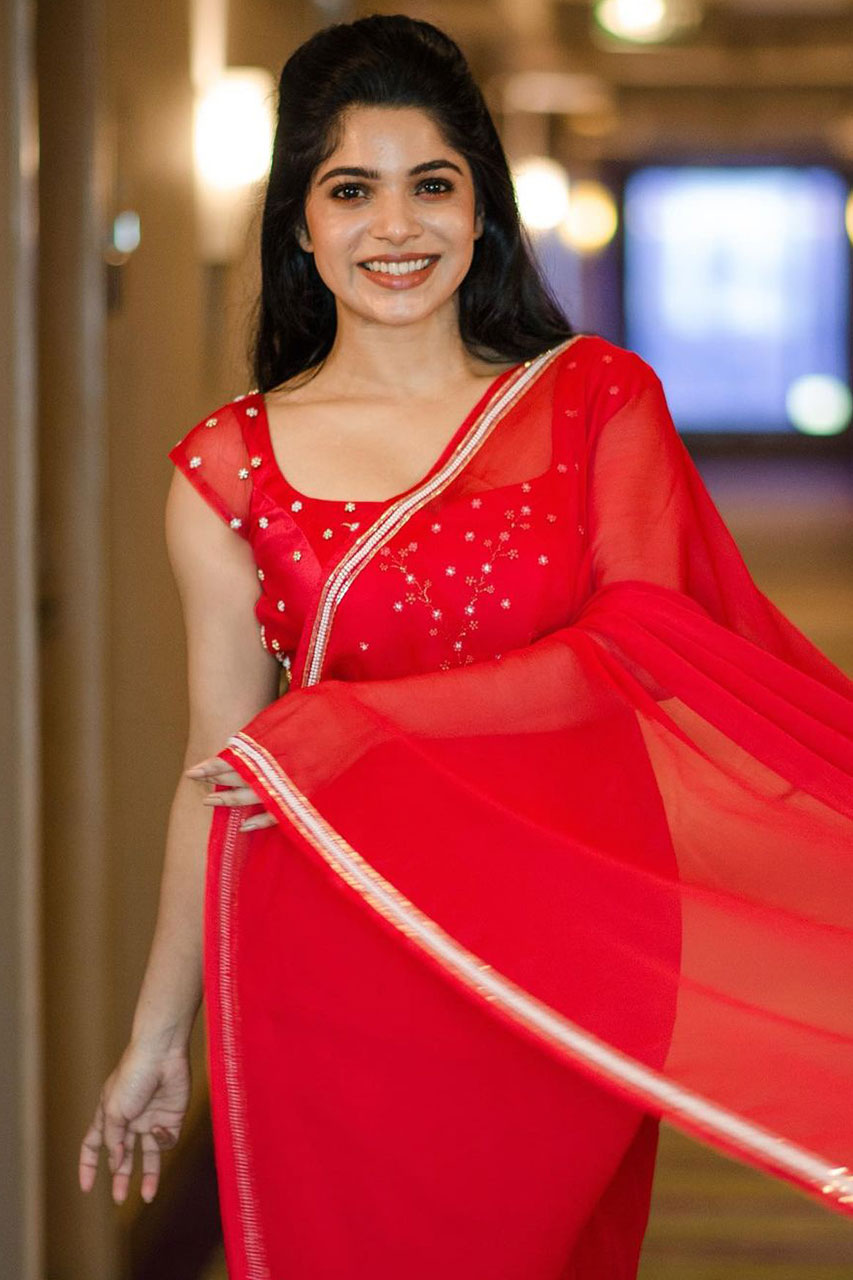 Actress Divya Bharathi - Photo Gallery - Suryan FM
