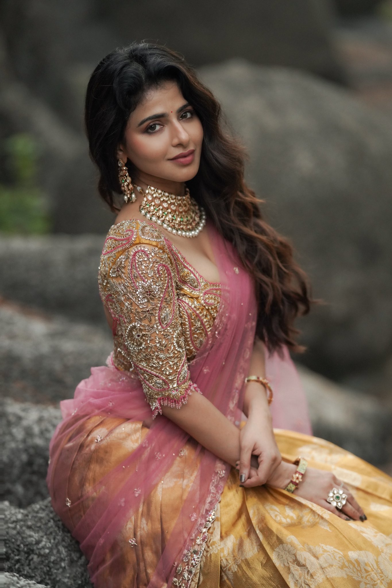 Iswarya Menon Stuns in Her Gym Outfit – Viral Photos Take Over the Internet