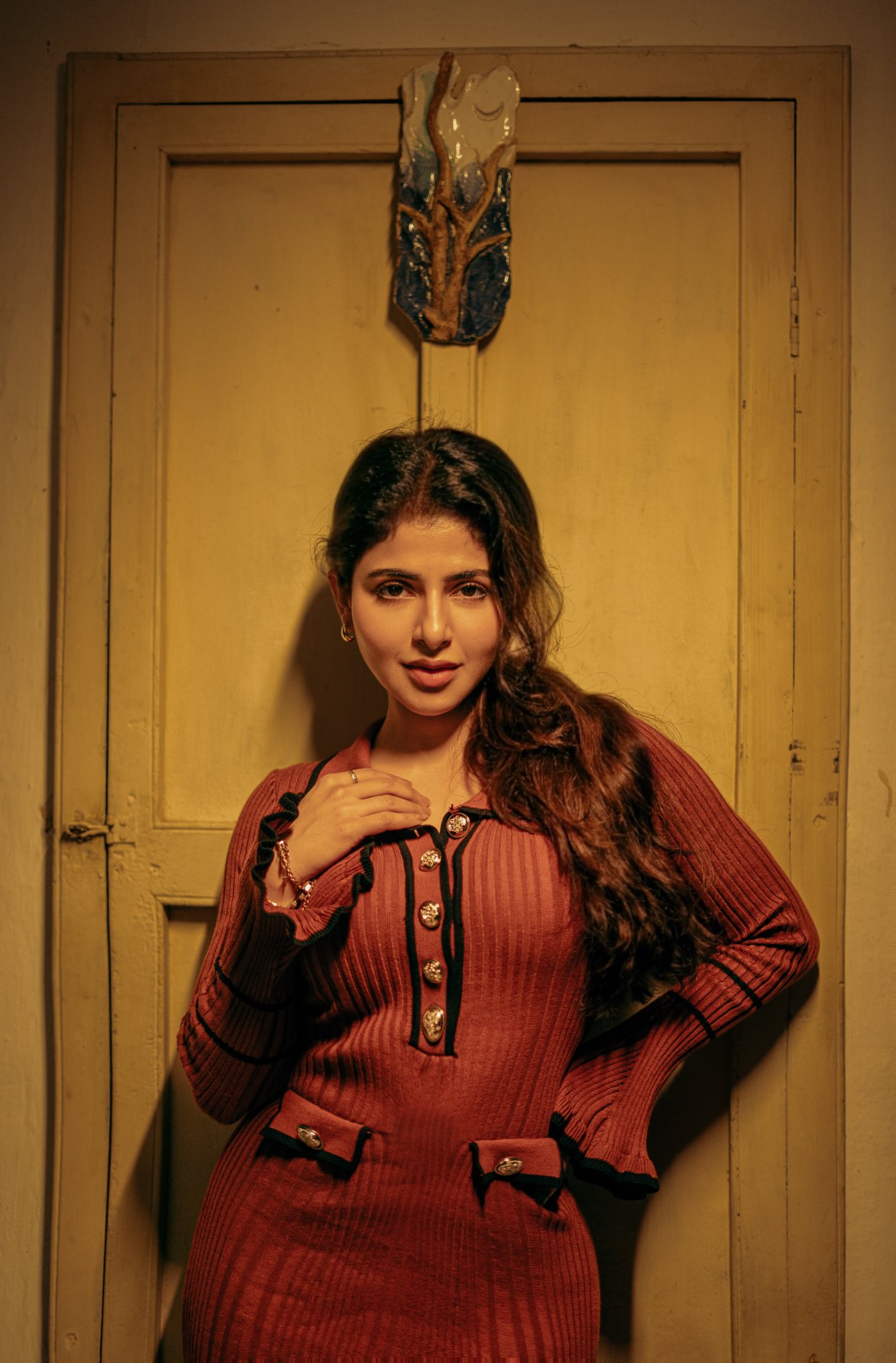 Iswarya Menon Stuns in Her Gym Outfit – Viral Photos Take Over the Internet