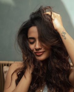 Teju Ashwini Surprises Fans with Her Glamorous Photos