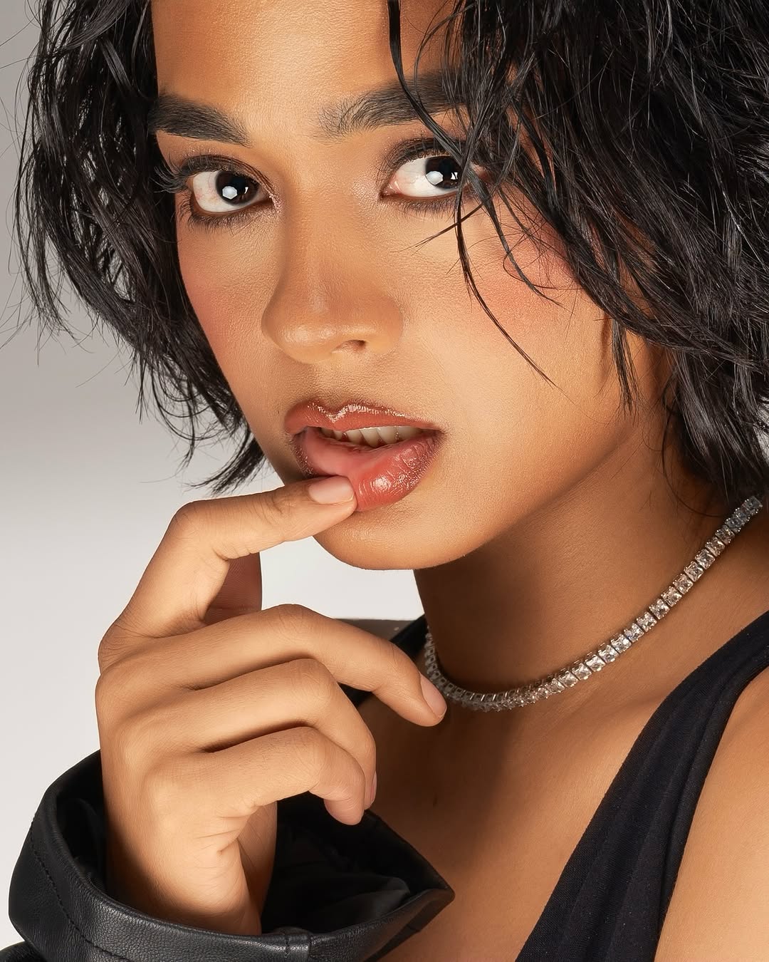Gayathrie Shankar Stuns in Black Outfit