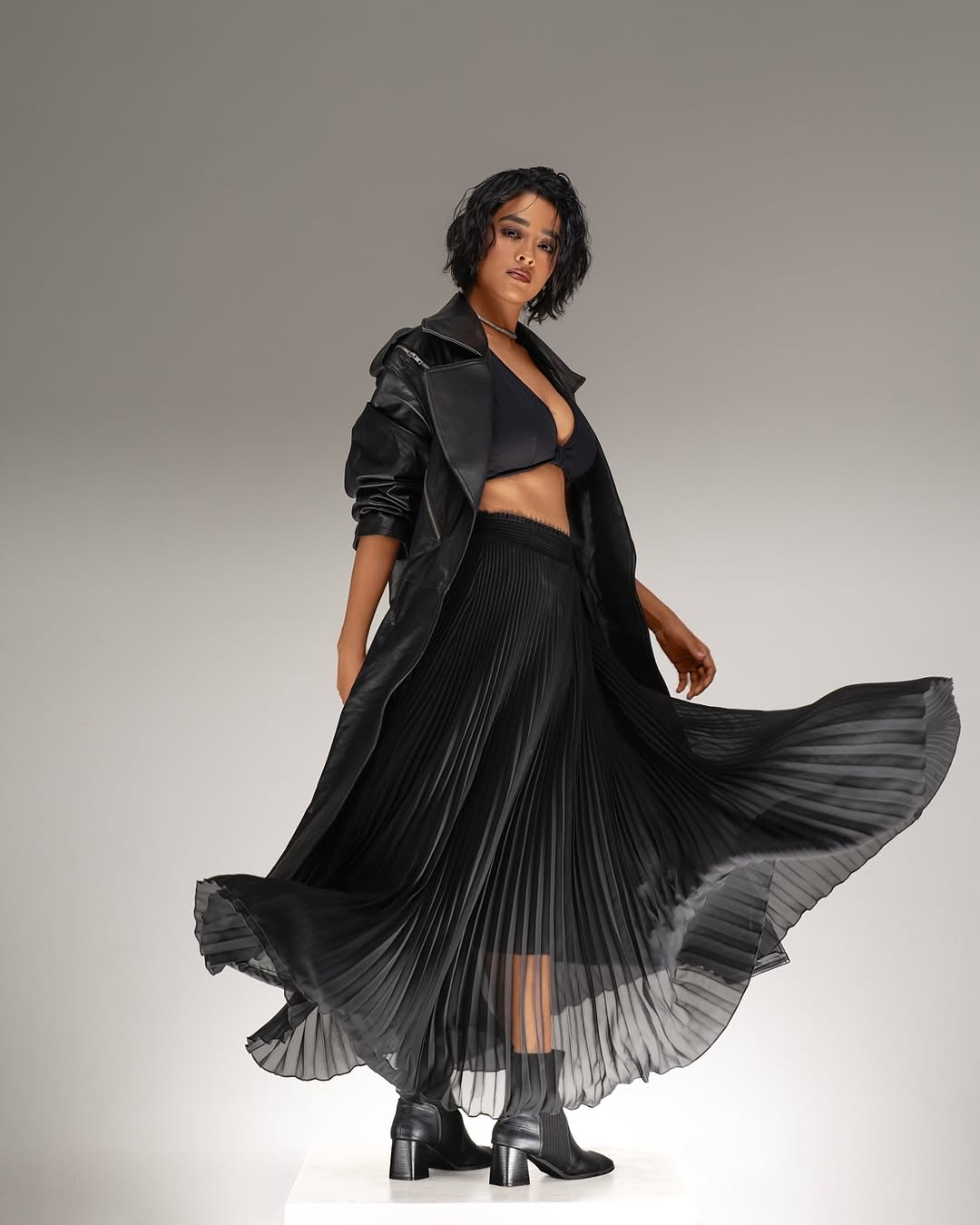 Gayathrie Shankar Stuns in Black Outfit