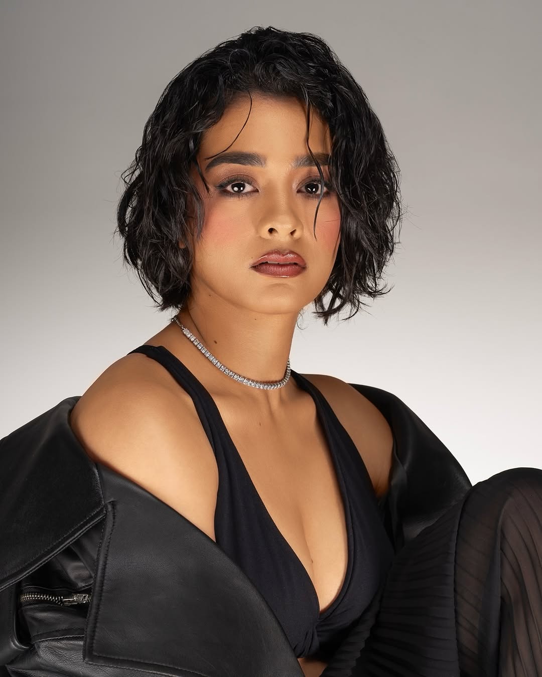 Gayathrie Shankar Stuns in Black Outfit