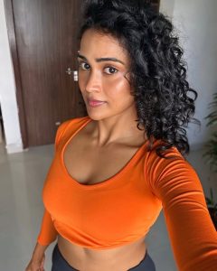Poornima Ravi Mesmerizes Fans with Her Stunning Viral Photos