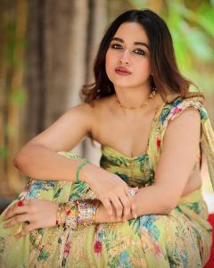 Kaavya Arivumani Viral Stills