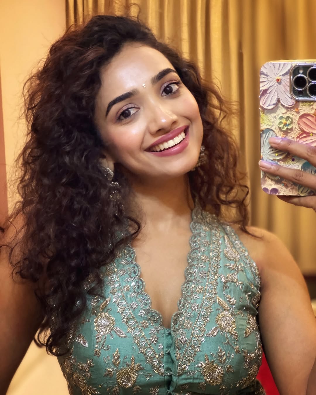 Kudumbasthan Actress Saanve Megghana
