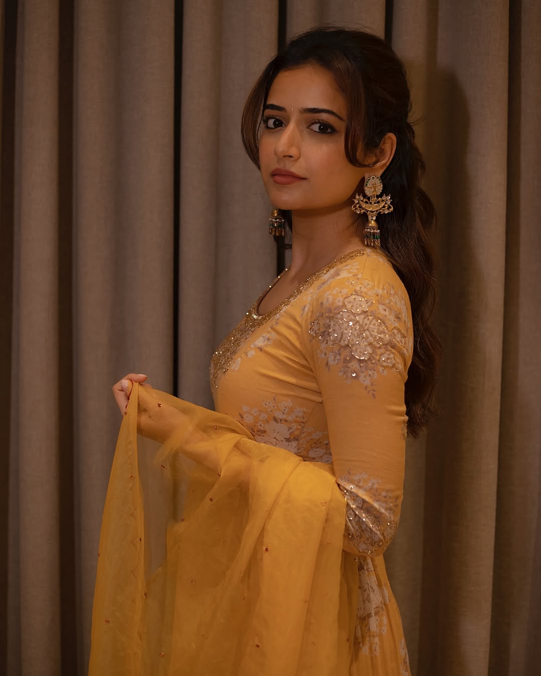 Ashika Ranganath Grabs Fans Attention with Her Stunning Photos