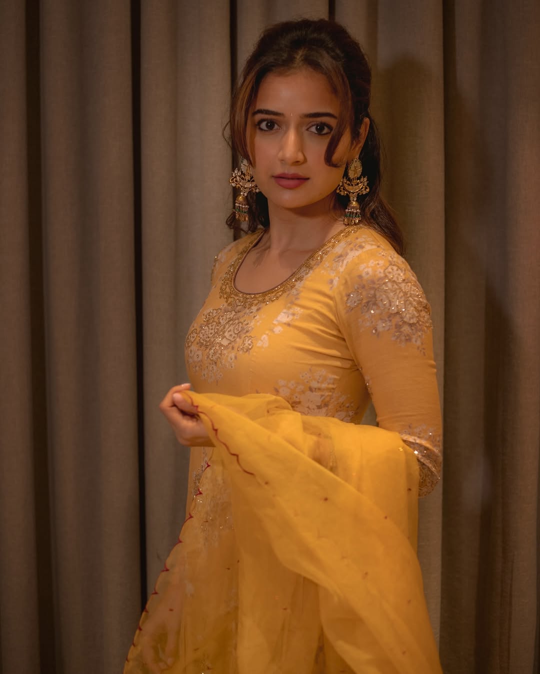 Ashika Ranganath Grabs Fans Attention with Her Stunning Photos