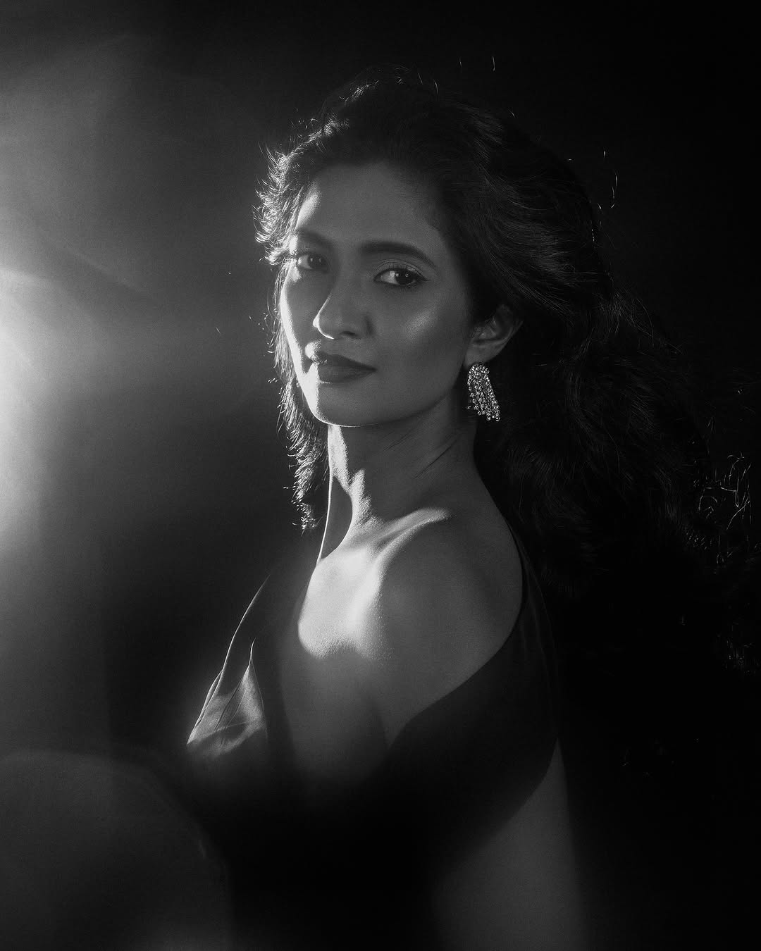 Keerthi Pandian with her Cunning Mesmerizing Looks