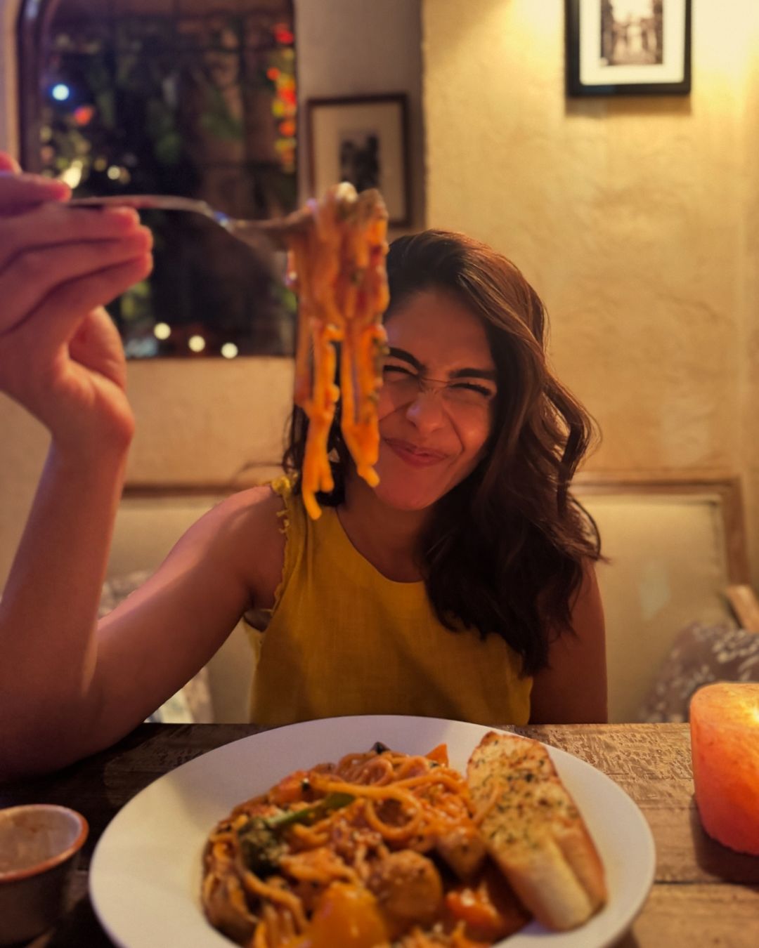 Mrunal Thakur Magical Expressions in Her Latest Viral Photos