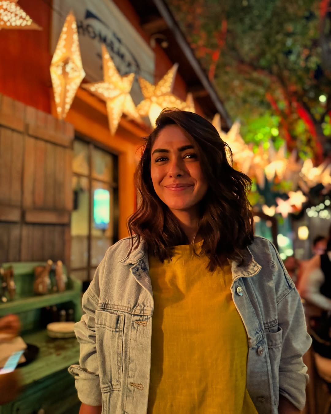 Mrunal Thakur Magical Expressions in Her Latest Viral Photos