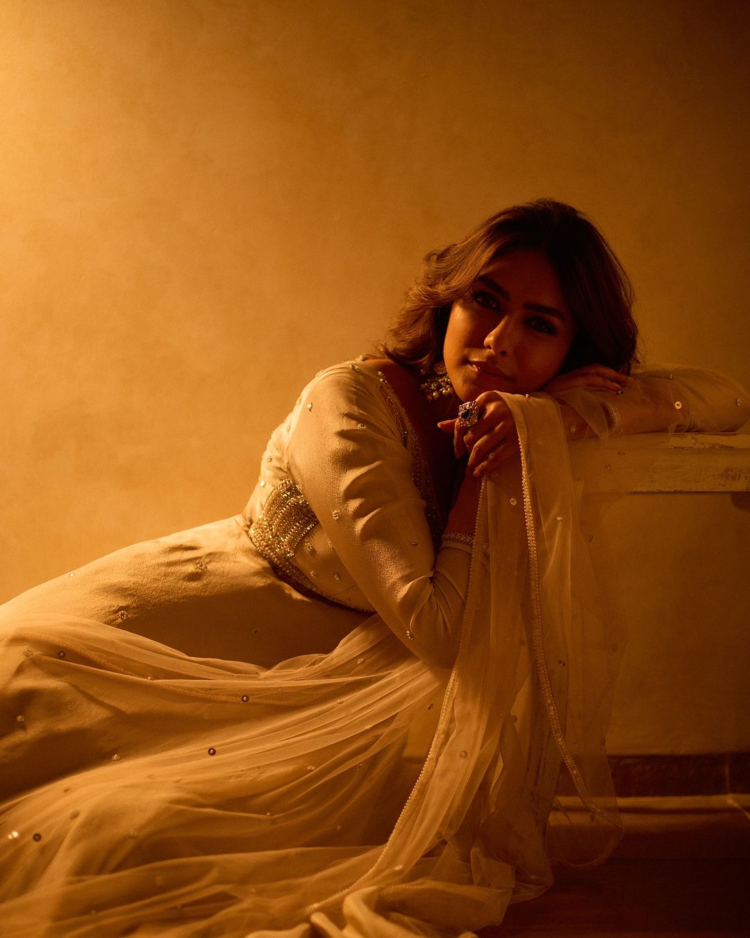 Mrunal Thakur Magical Expressions in Her Latest Viral Photos
