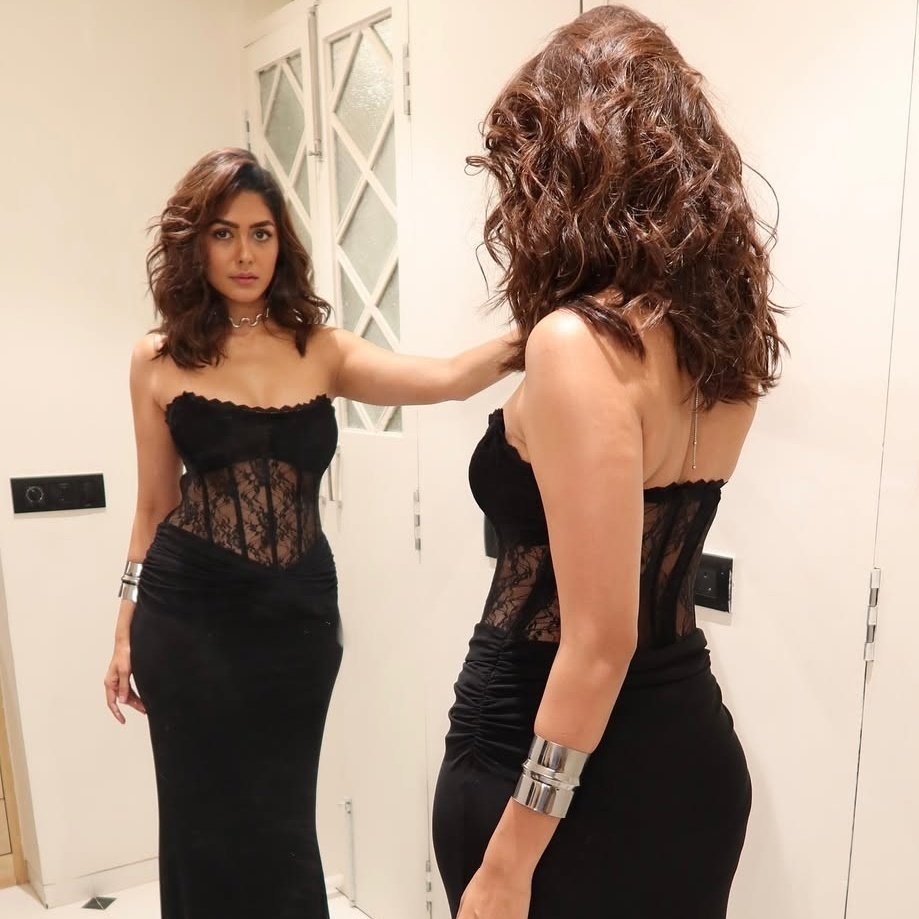 Mrunal Thakur Magical Expressions in Her Latest Viral Photos
