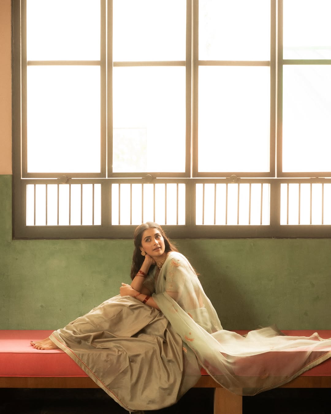 Pooja Hegde Viral Vintage Look Photos