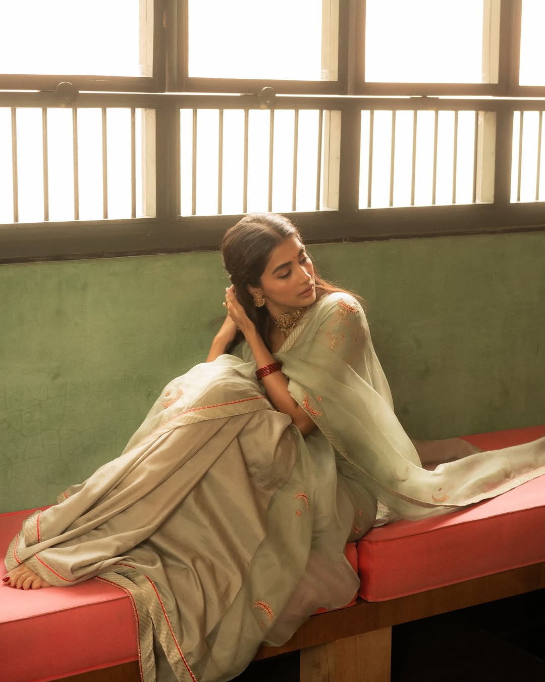Pooja Hegde Viral Vintage Look Photos