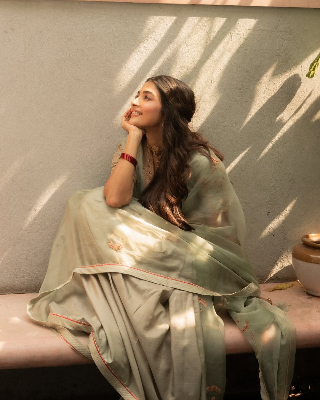 Pooja Hegde Viral Vintage Look Photos