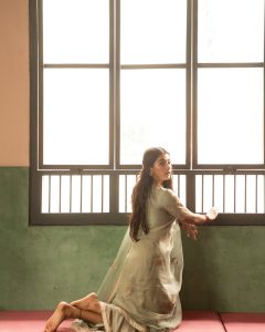 Pooja Hegde Viral Vintage Look Photos