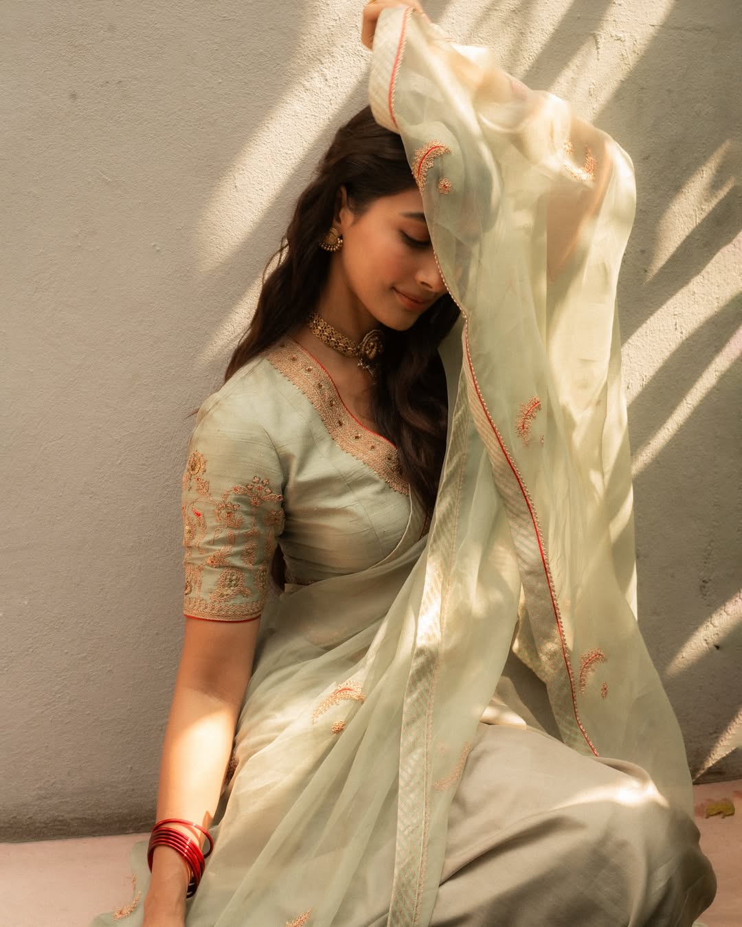 Pooja Hegde Viral Vintage Look Photos