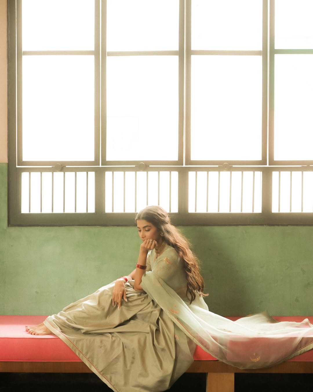 Pooja Hegde Viral Vintage Look Photos