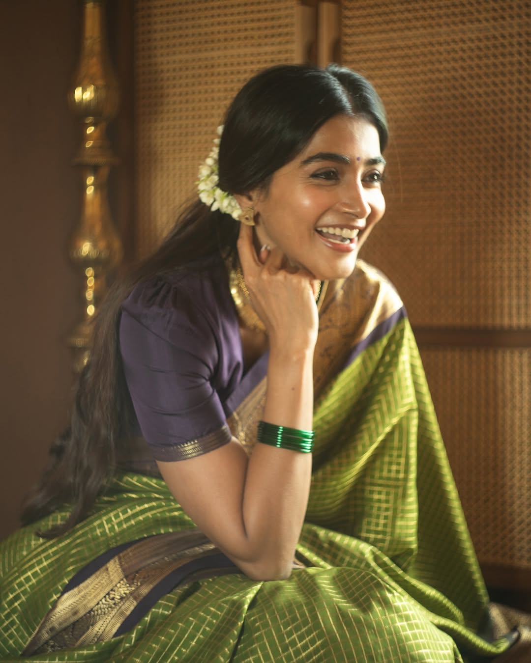 Pooja Hegde Viral Vintage Look Photos