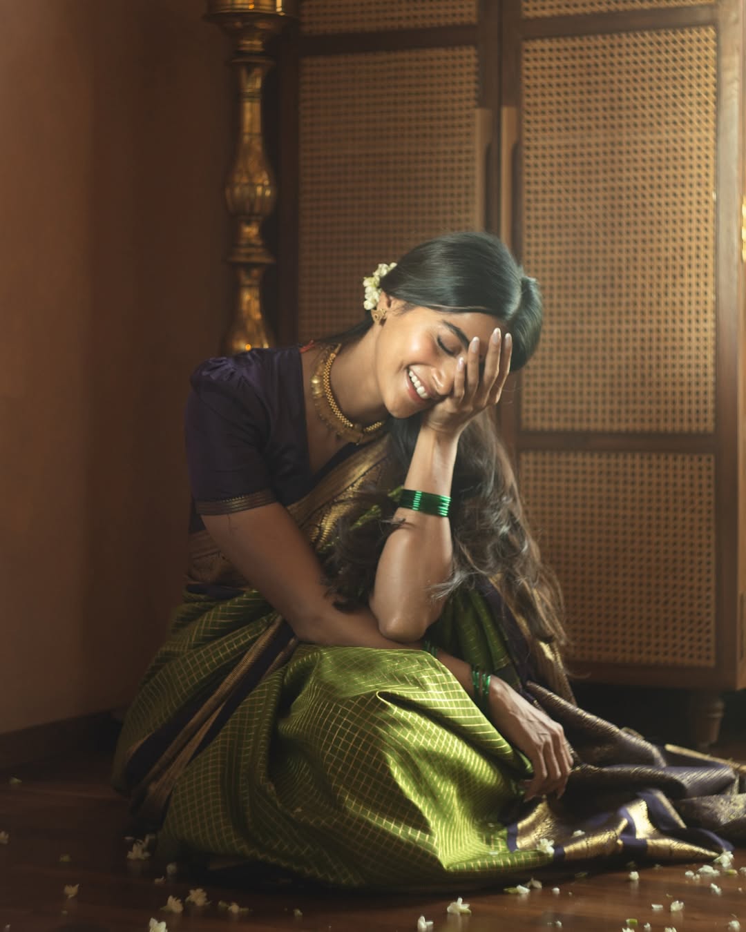 Pooja Hegde Viral Vintage Look Photos