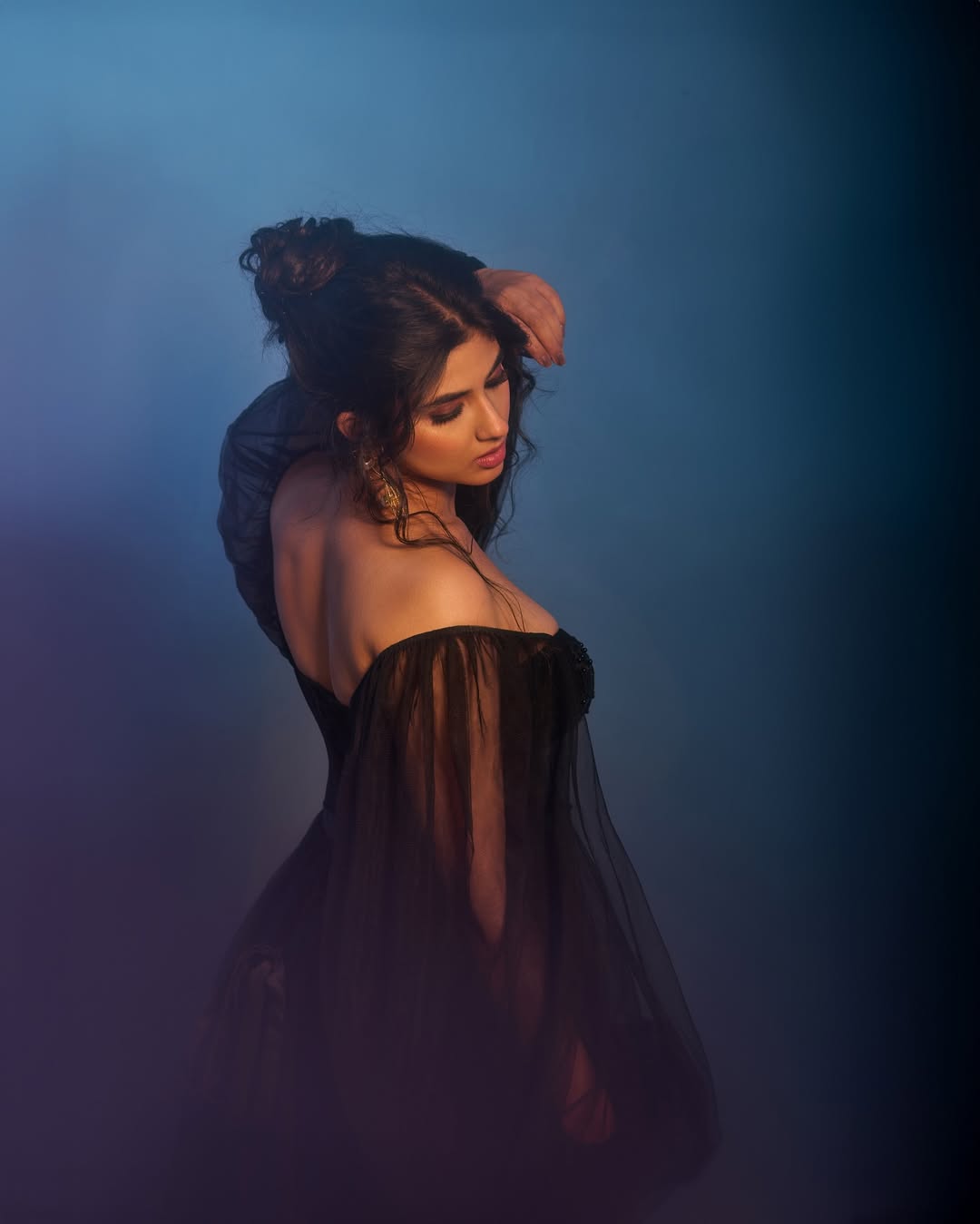 Pragya Nagra Slays in Her Stylish New Clicks
