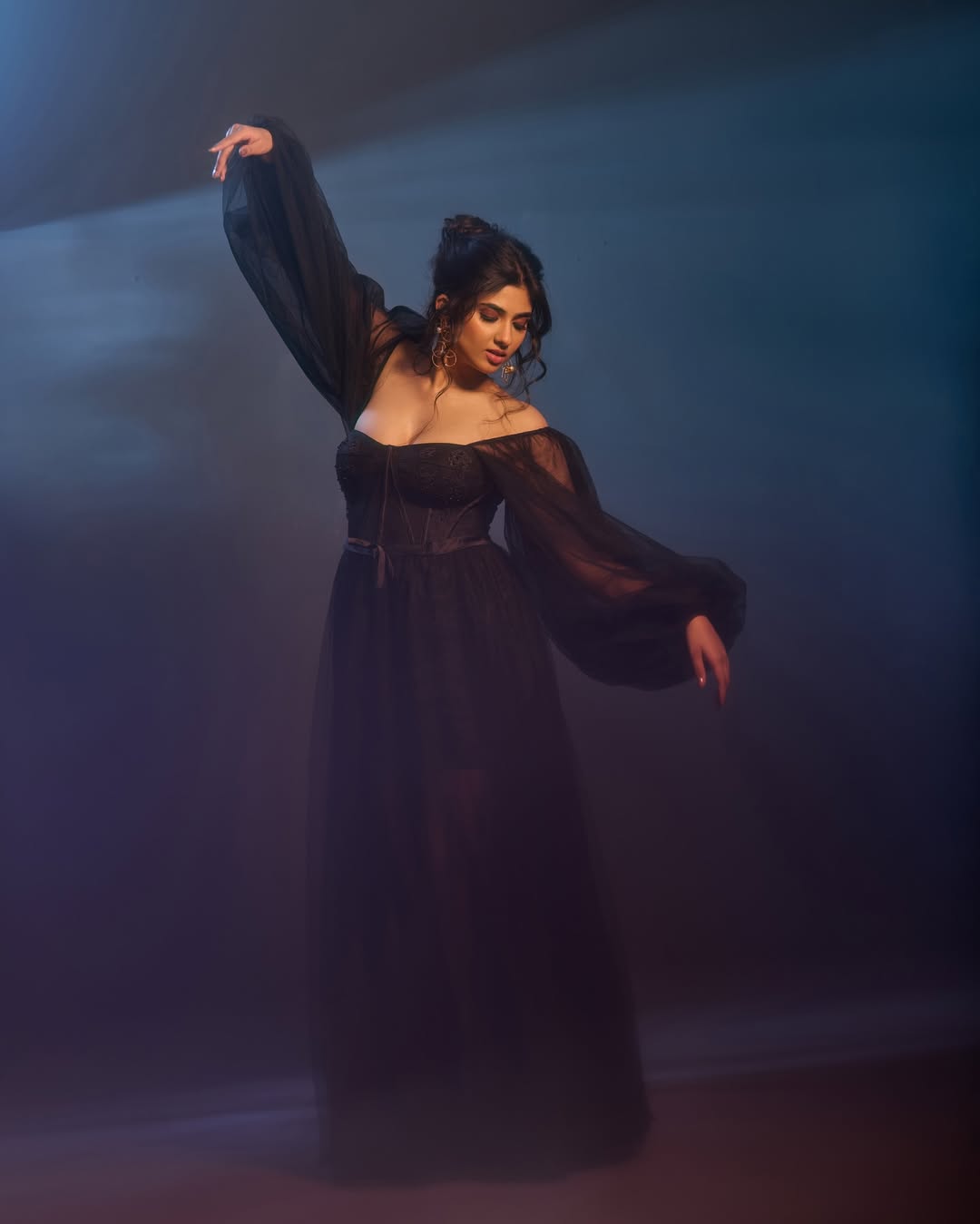 Pragya Nagra Slays in Her Stylish New Clicks