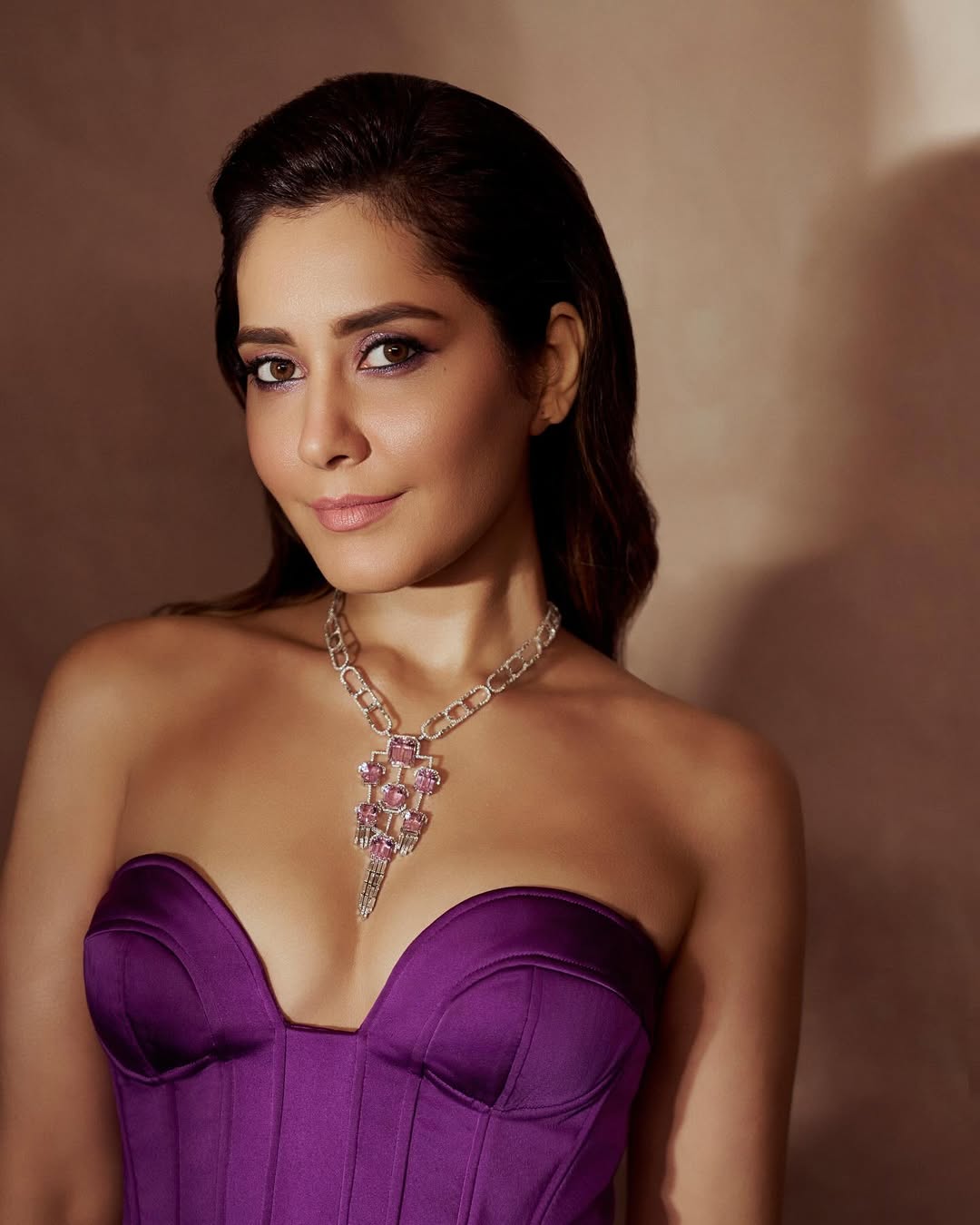Raashi Khanna Latest Stills on Internet