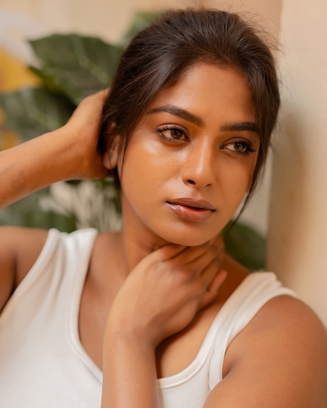 Serial Actress Vinusha Devi Stunns in her Recent Photos