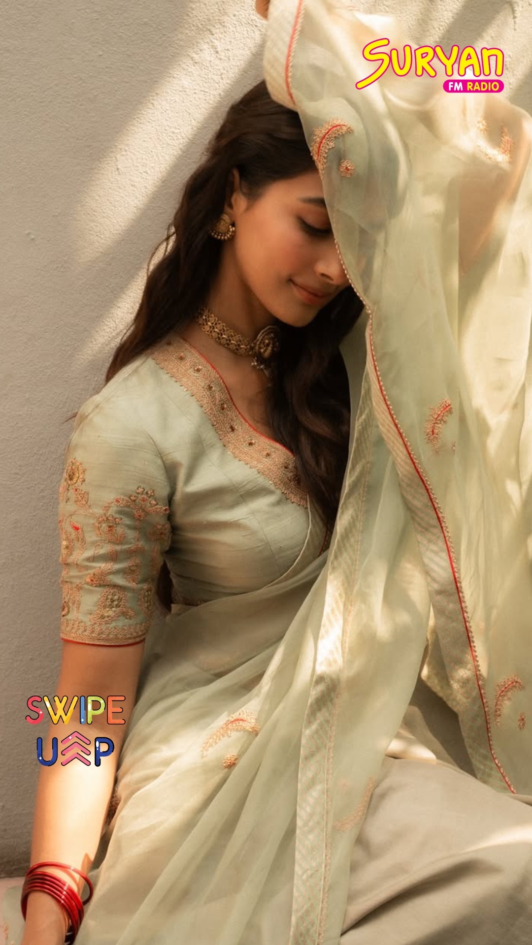 Pooja Hegde Viral Vintage Look Photos