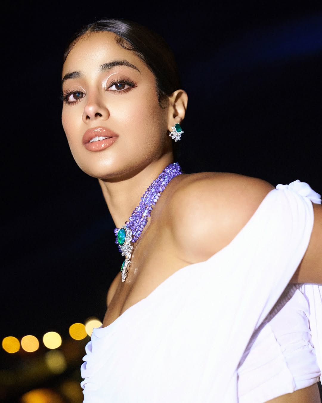 Janhvi Kapoor Drops Her Elegant New Photos