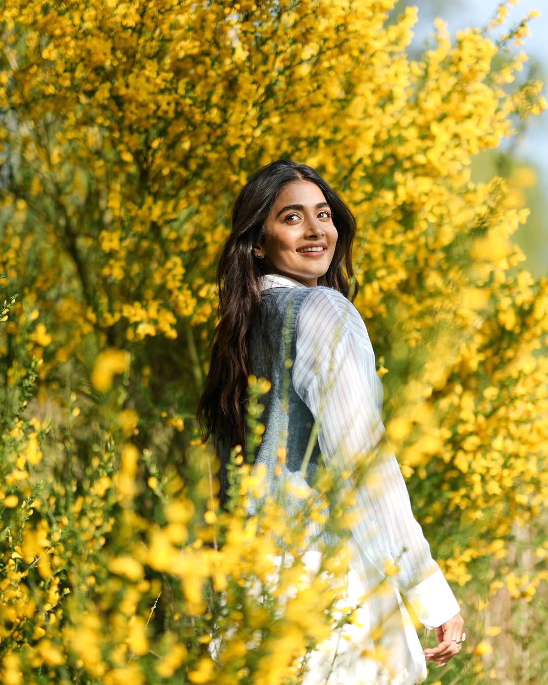 Jana Nayagan and Retro Actress Pooja Hegde Stuns in her Recent viral Photos