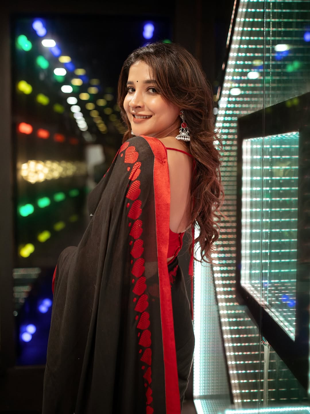 Sakshi Agarwal Stuns the Internet with Her Adorable Photos