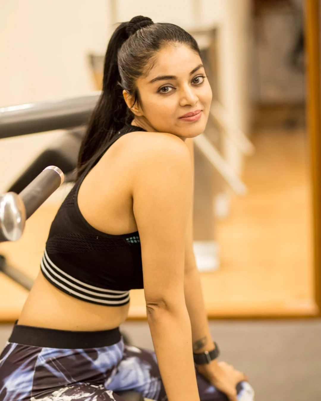 Sanam Shetty Viral Gym Workout Photos & Fitness Goals Clicks