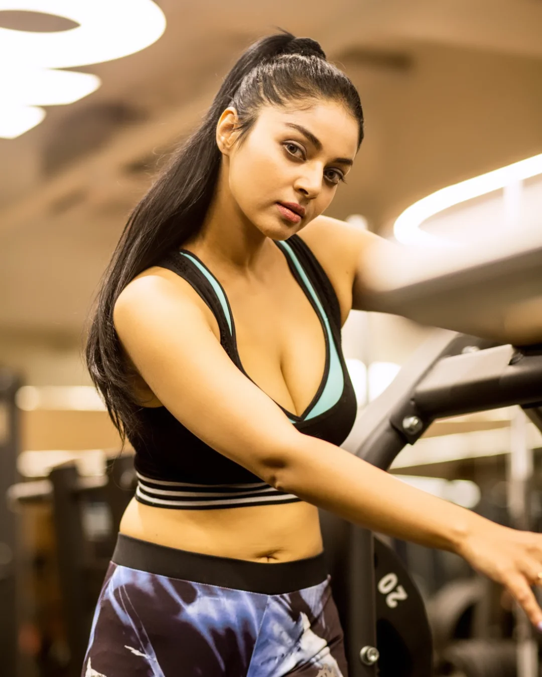 Sanam Shetty Viral Gym Workout Photos & Fitness Goals Clicks