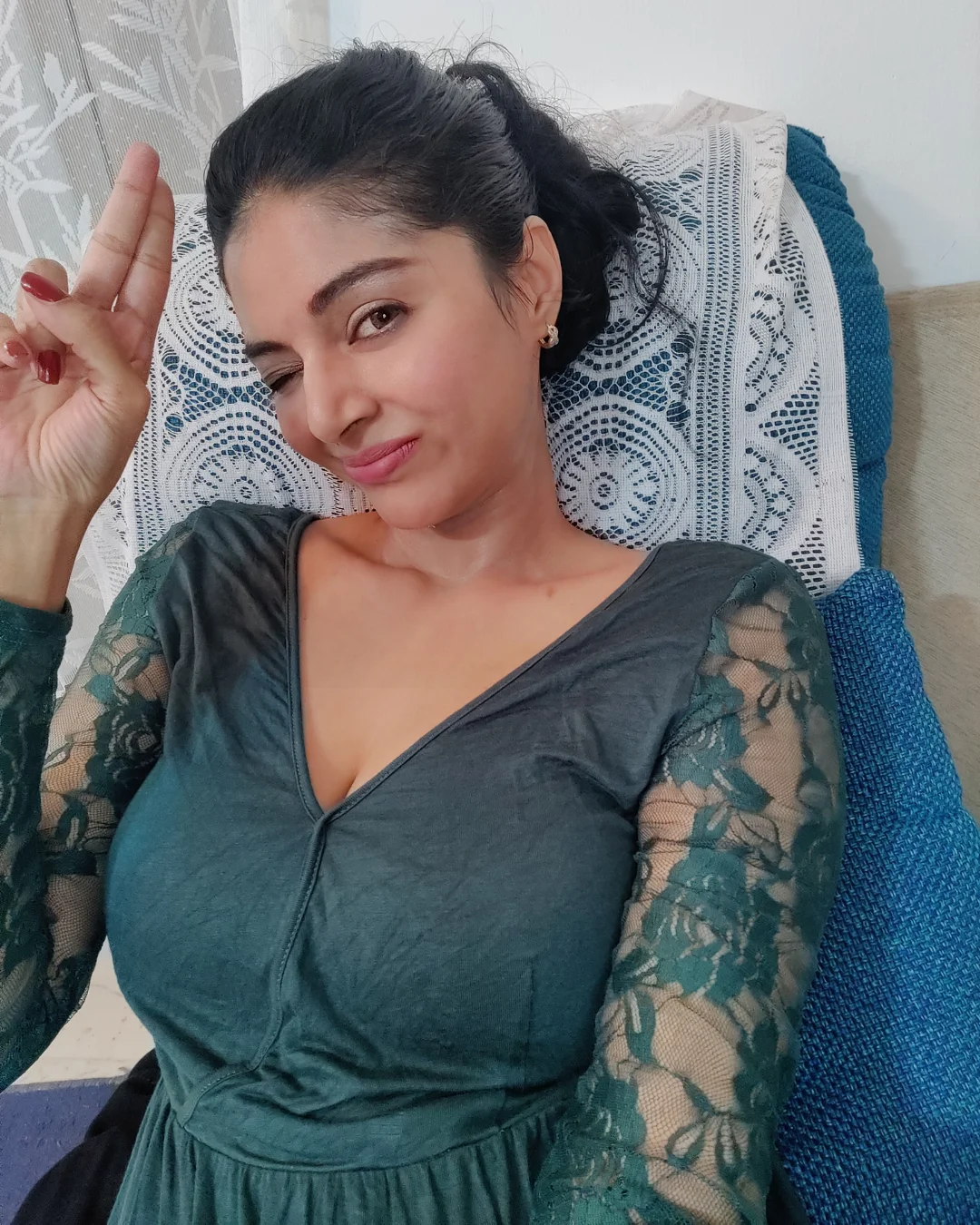 Sanam Shetty Viral Gym Workout Photos & Fitness Goals Clicks