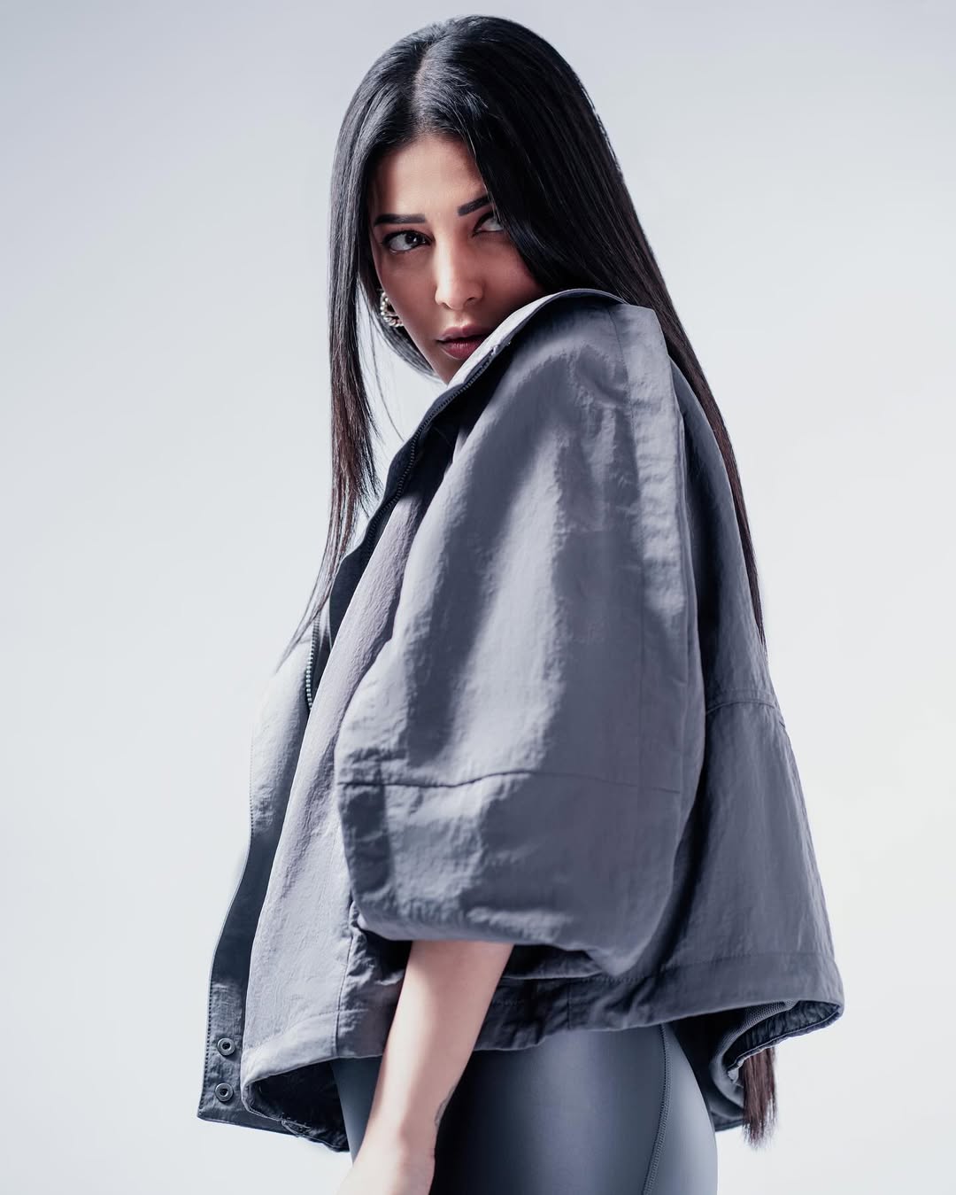Shruti Haasan Trends Again with Her Latest Stunning Photos