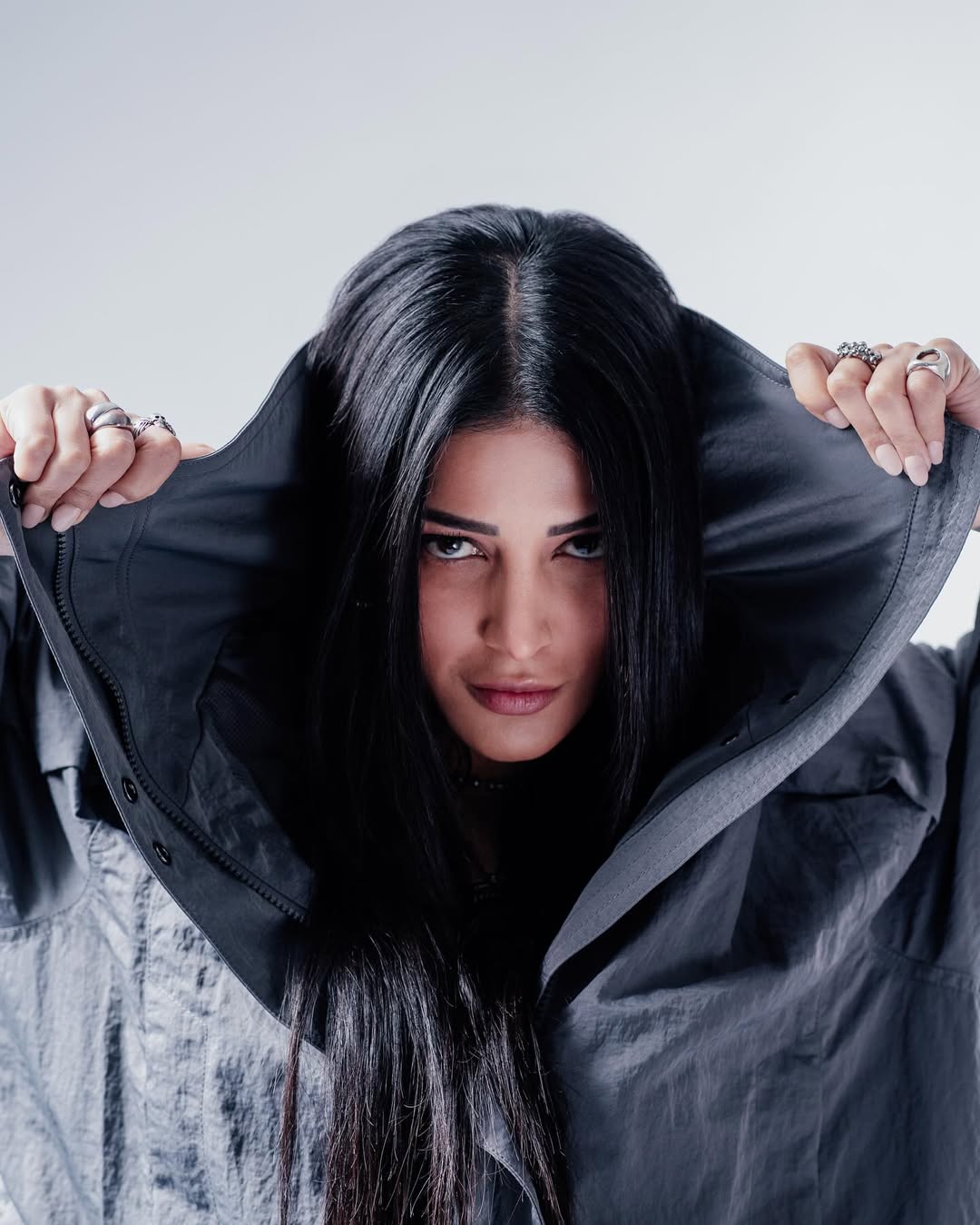 Shruti Haasan Trends Again with Her Latest Stunning Photos