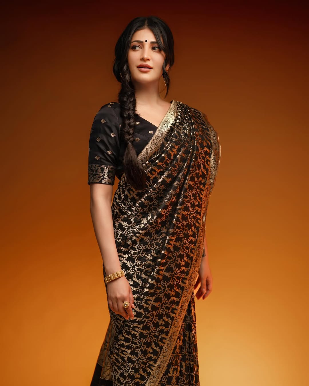 Shruti Haasan Trends Again with Her Latest Stunning Photos