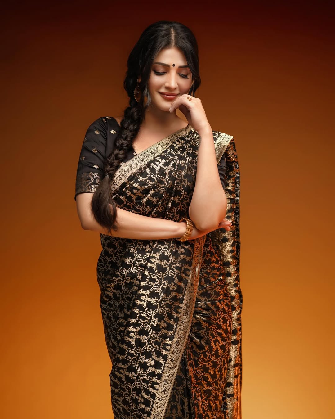 Shruti Haasan Trends Again with Her Latest Stunning Photos