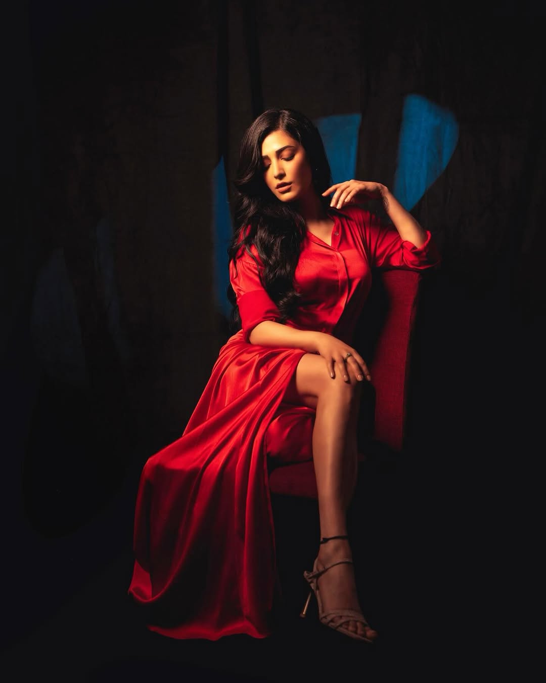 Shruti Haasan Trends Again with Her Latest Stunning Photos