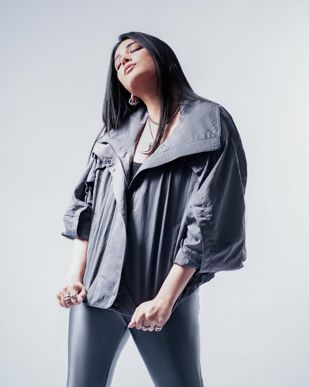 Shruti Haasan Trends Again with Her Latest Stunning Photos