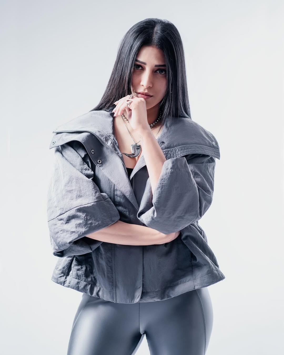 Shruti Haasan Trends Again with Her Latest Stunning Photos