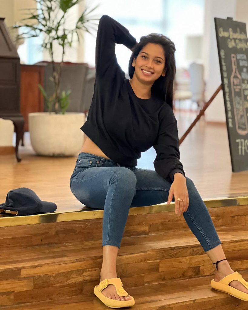 Swathi Konde Shines Online with Stunning New Photos