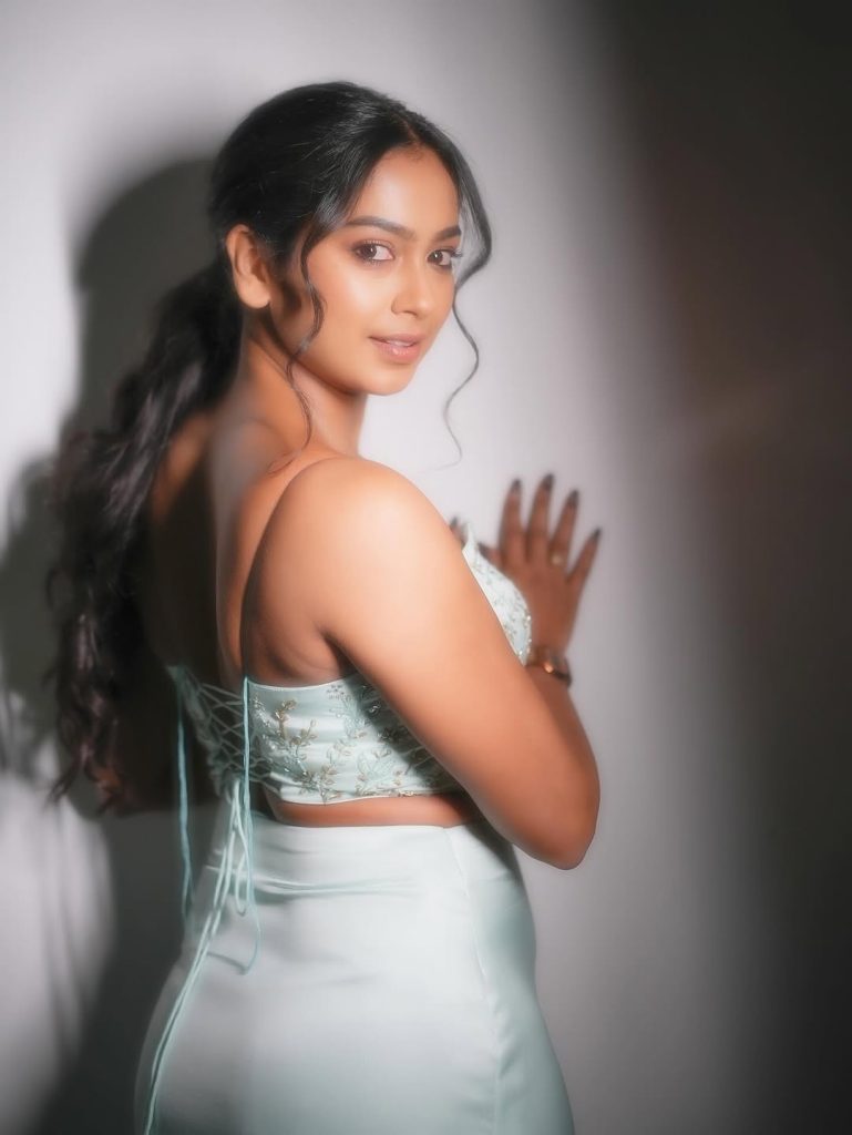 Swathi Konde Shines Online with Stunning New Photos