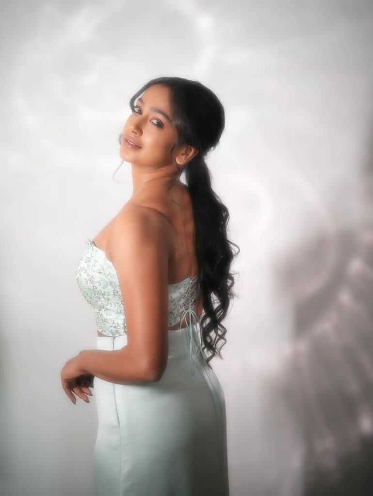 Swathi Konde Shines Online with Stunning New Photos