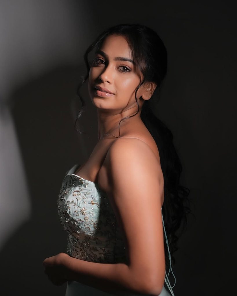 Swathi Konde Shines Online with Stunning New Photos