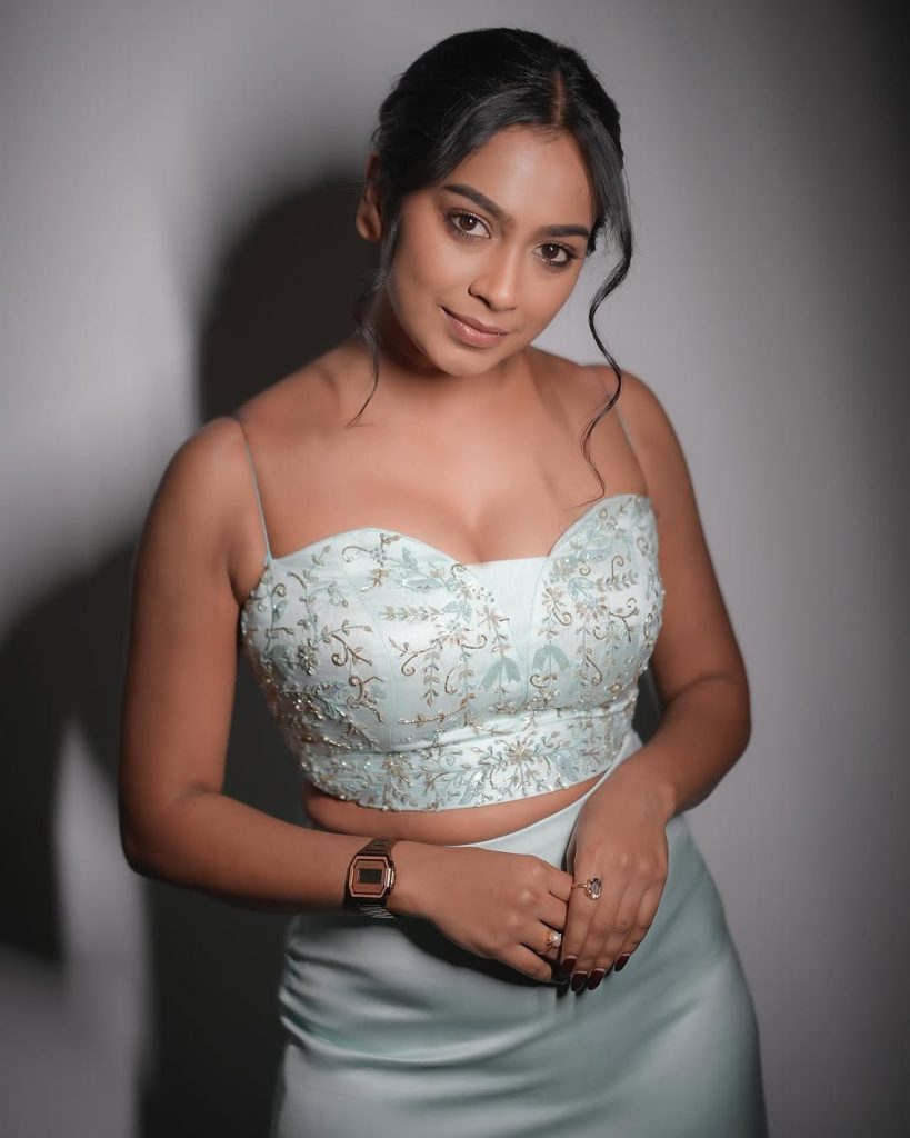Swathi Konde Shines Online with Stunning New Photos